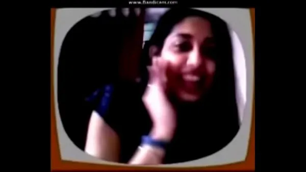 Nuovi Indian girl swathi exposing2 clip caldi