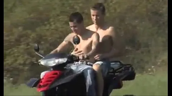 Nuovi Boys having fun outdoor clip caldi