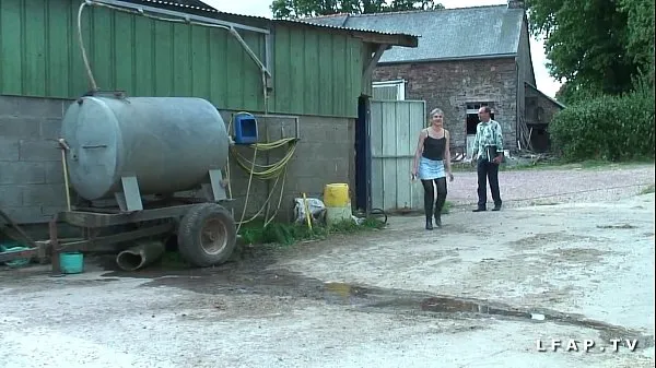 Nové French mature gets her ass fucked hard by grandpa and his farm friends teplé klipy