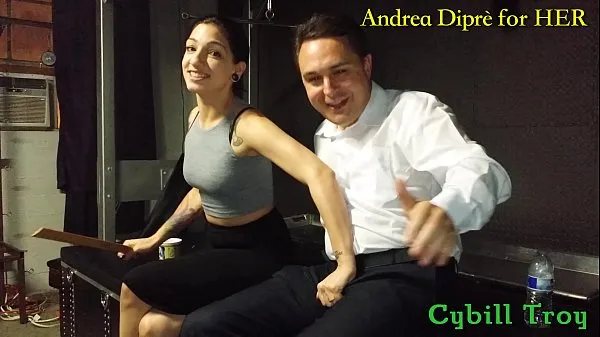 Nieuwe Mistress Cybill Troy squeezes Andrea Diprè's balls warme clips