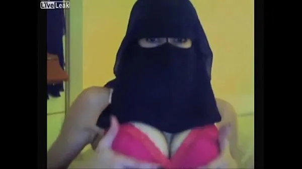 新的Sexy Saudi Arabian girl twerking with veil on温暖夹子