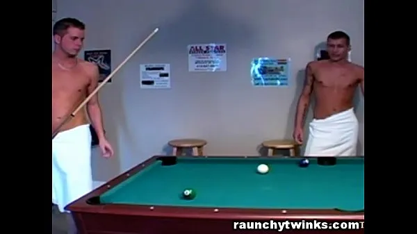 Uusia Hot Men In Towels Playing Pool Then Something Happens lämmintä klippiä