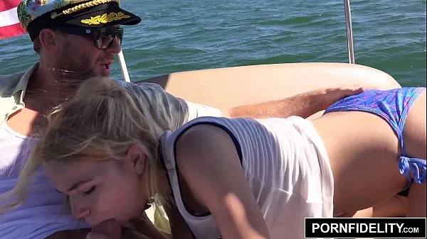 Novi PORNFIDELITY Alina West Ass Fucked On a Boat topli posnetki