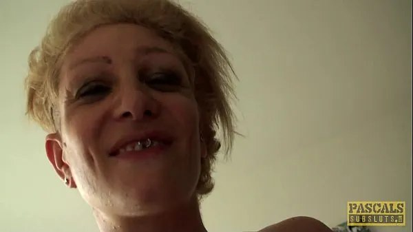 Neue Inked UK Prostituierte rau im Arsch von Maledom geschimpftwarme Clips
