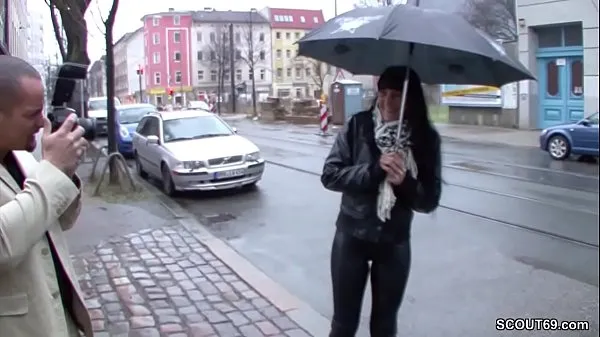 Nové Teeny is approached on the street and fucked for money teplé klipy