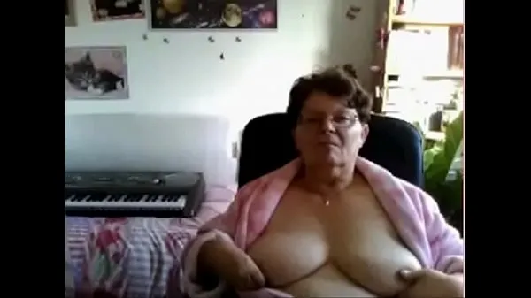 Nieuwe Flashing granny from webcamhooker.us big plump titties warme clips