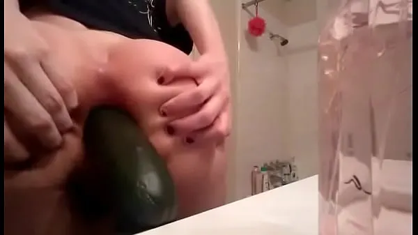 Nieuwe Young blonde gf fists herself and puts a cucumber in ass warme clips