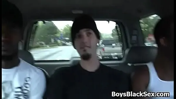 新的Black On Boys Hardcore Gay Interracial Action Video 01温暖夹子
