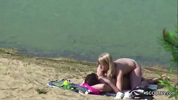 Novos Voyeur jovem casal alemão foda-se na praia de Hamburgo clipes interessantes