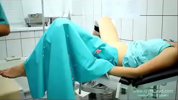 Nye beautiful girl on a gynecological chair (33 varme klipp