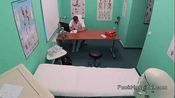 Uusia Doctor filming sex with blonde patient lämmintä klippiä