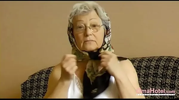 Yeni OmaHoteL Horny Grandma Toying Her Hairy Pussy sıcak Klipler