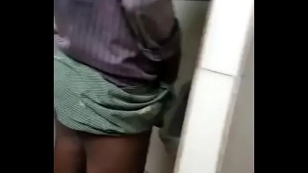 pissing and holding cock of desi gay labour in lungi Klip hangat baharu