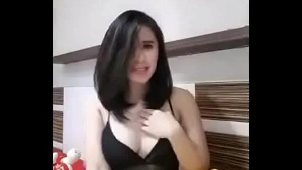 Nieuwe Indonesian Bigo Live Shows off Smooth Tits warme clips