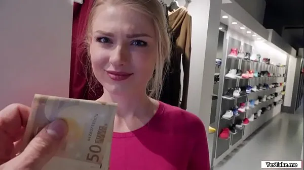 نئے Russian sales attendant sucks dick in the fitting room for a grand گرم کلپس