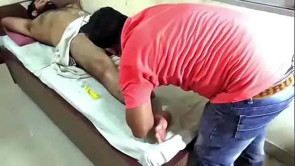 hairy indian getting massage Klip hangat baru