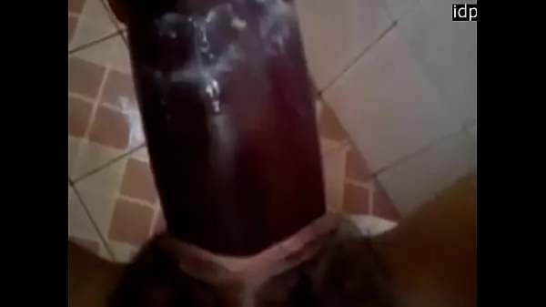 Novos WIndonesian teen masturbates with a eggplant clipes interessantes