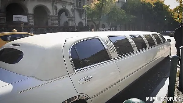 Nové Milfs Kayla Green & Angelina Brill fucked real hard in luxurious limousine teplé klipy