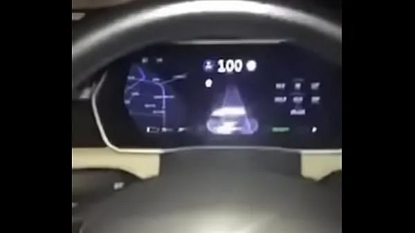 New My girlfriend can’t stand to come directly in the car, autopilot warm Clips