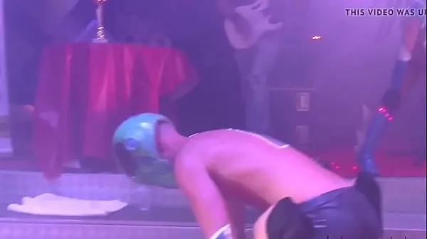 نئے Siona Gold fuck with ALIEN Capitano Eric on stage of salon futursex گرم کلپس