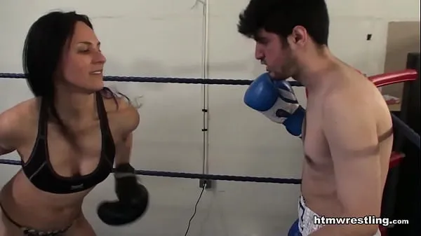 Nye Femdom Boxing Beatdown of a Wimp varme klip