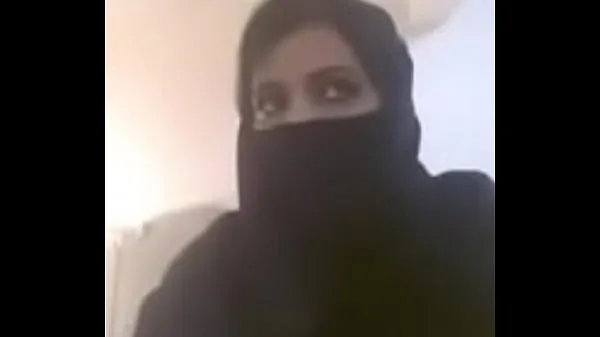 Nye Muslim hot milf expose her boobs in videocall varme klipp
