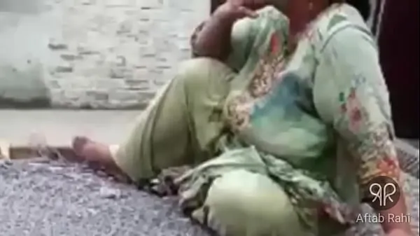 Novi Desi Hot Pakistani Aunty Smoking topli posnetki
