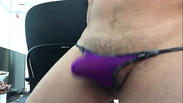 新的Masturbation with wearing a tiny g-string温暖夹子