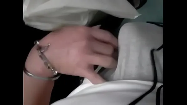 Yeni Incredible Groping Woman Touches dick in train sıcak Klipler