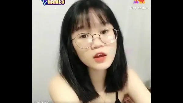 Nuevos Pretty girl wearing glasses live stream on Uplive clips cálidos
