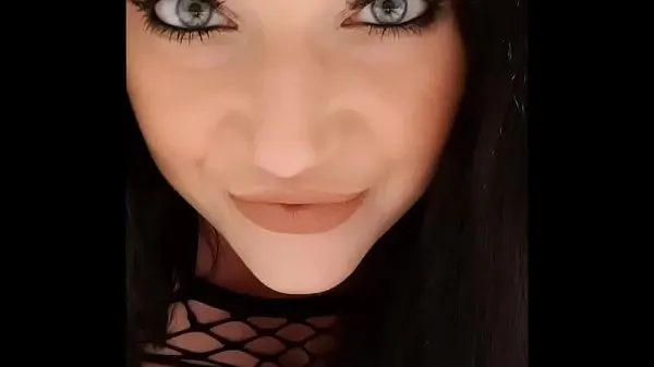 up close and personal with harmony reigns stare deep into her pretty blue eyes and hear her sexy british accent Clip ấm áp mới