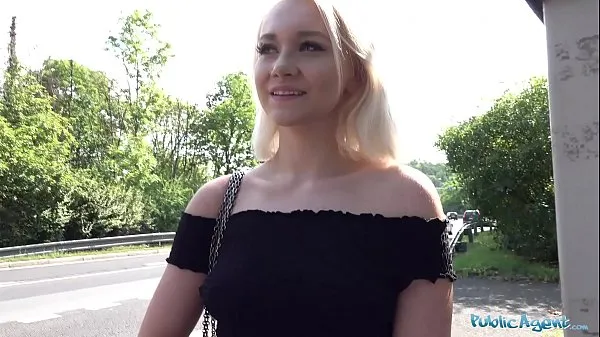 Uusia Public Agent Blonde teen Marilyn Sugar fucked in the woods lämmintä klippiä