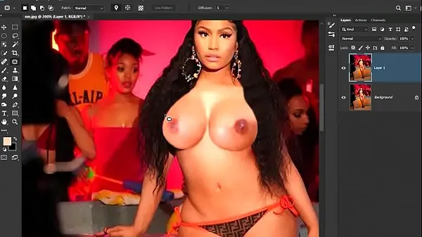Nye Undressing Nicki Minaj in Photoshop | Full image varme klipp