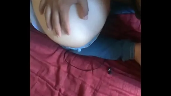 Nieuwe My ex calls me to fuck her at home because she feels lonely and her husband hasn't touched her for a long time. We take advantage of the morning to take away the desire while her husband works warme clips
