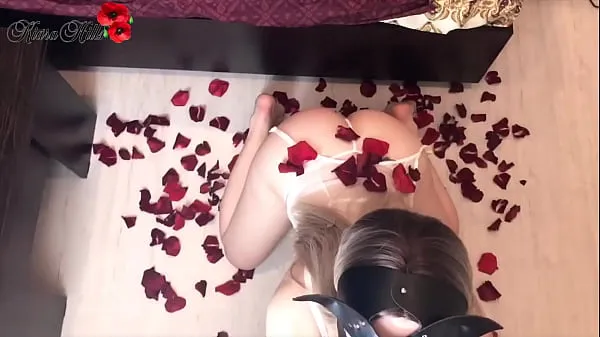 New Beautiful Babe Sensual Fucks in Rose Petals On Valentine's Day warm Clips