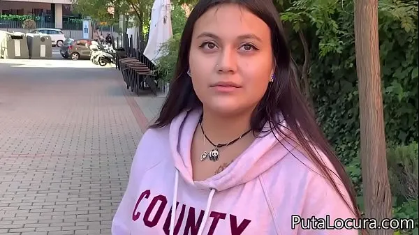 Novi An innocent Latina teen fucks for money topli posnetki