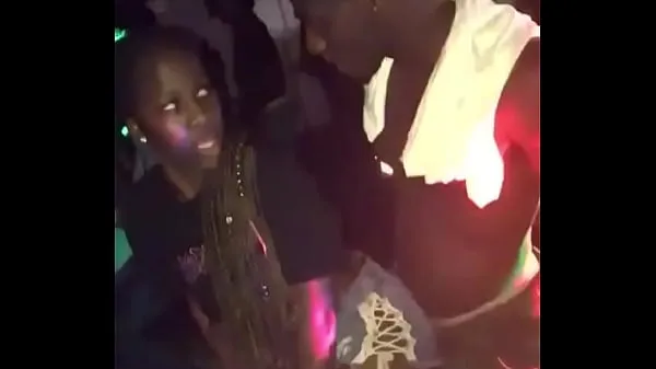 Nieuwe Nigerian guy grind on his girlfriend warme clips