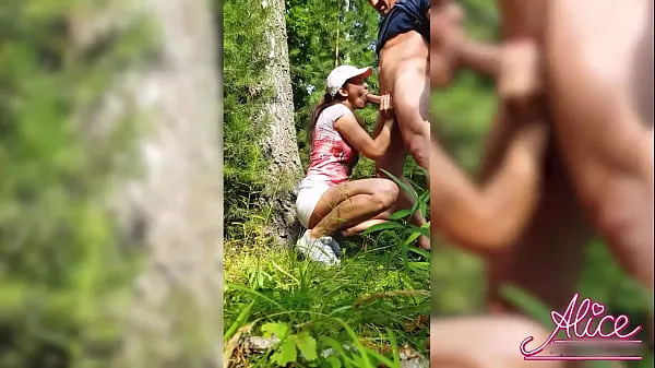 Nye Girlfriend Deepthroat and Doggystyle Fucking in the Wood - Creampie varme klip