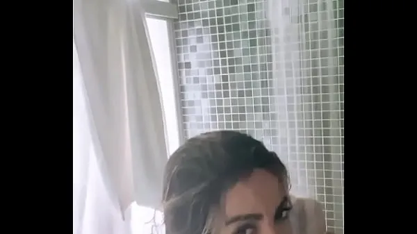 Nye Anitta leaks breasts while taking a shower varme klipp