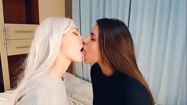 새로운 TWO BEAUTIFULS GIRLS FRENCH KISS WITH LOVE 따뜻한 클립