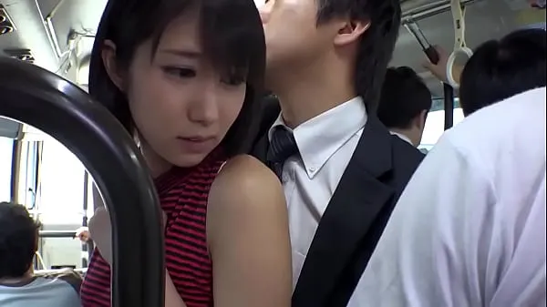 Novi Sexy japanese chick in miniskirt gets fucked in a public bus topli posnetki