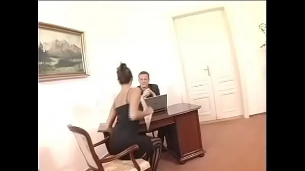 Νέα Cute brunette ass fucked on the table ζεστά κλιπ