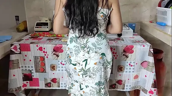नई My Stepmom Housewife Cooking I Try to Fuck her with my Big Cock - The New Hot Young Wife गर्म क्लिप्स
