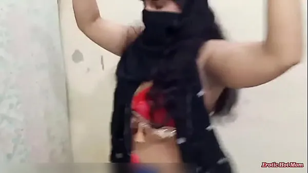 Νέα indian 18 collage girl in red bra dancing erotic style homemade ζεστά κλιπ