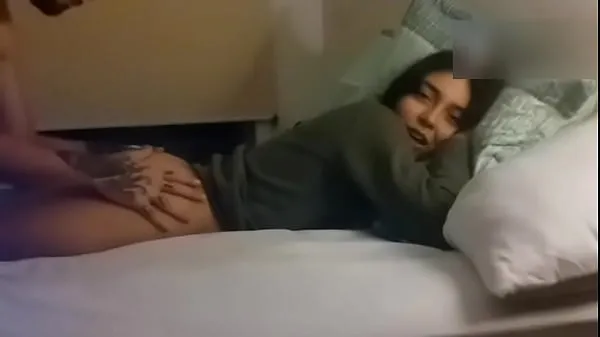BLOWJOB UNDER THE SHEETS - TEEN ANAL DOGGYSTYLE SEX Clip ấm áp mới