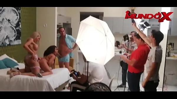 Új Behind the scenes - They invite a trans girl and get fucked hard in the ass meleg klipek