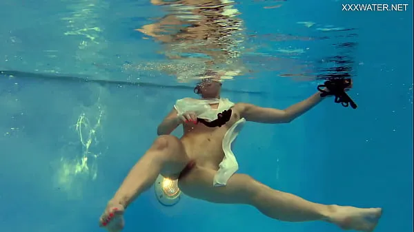 Nye Russian cute pornstar babe Anastasia Ocean underwater varme klip
