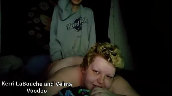 Uusia Trans Girl Kerri Fucks Velma Voodoo lämmintä klippiä