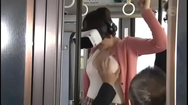 Cute Asian Gets Fucked On The Bus Wearing VR Glasses 1 (har-064 Clip ấm áp mới