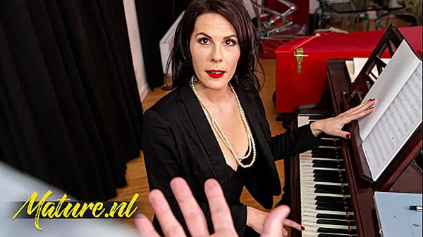 Nové French Piano Teacher Fucked In Her Ass By Monster Cock teplé klipy